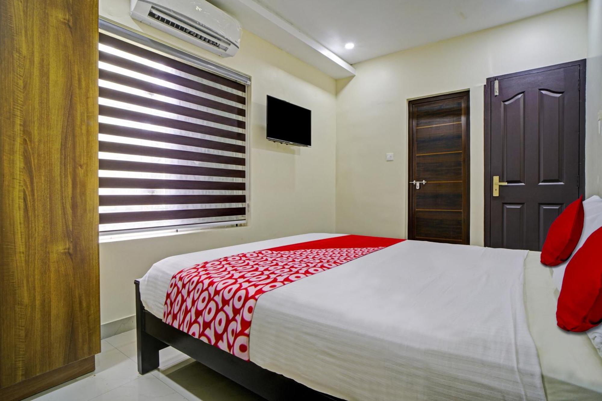 Hotel O Crystal Executive Suites Kochi Eksteriør billede