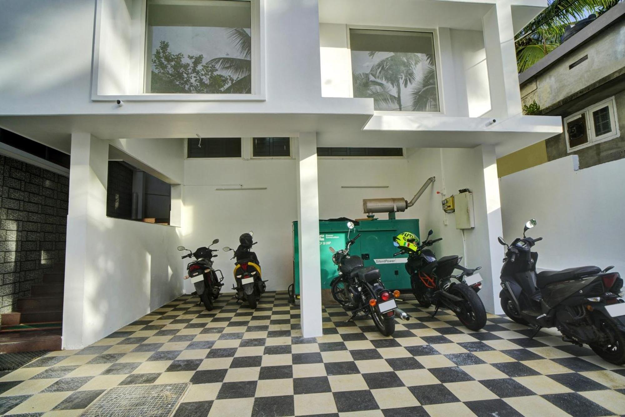 Hotel O Crystal Executive Suites Kochi Eksteriør billede